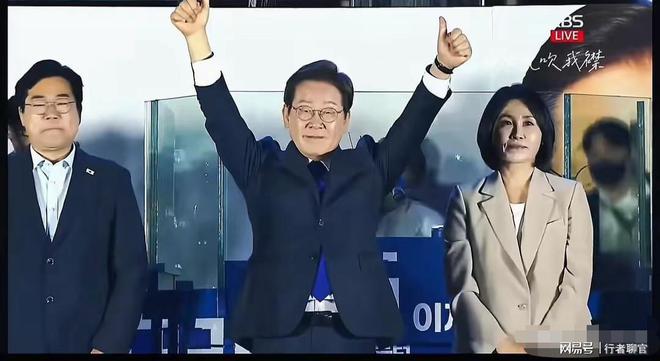 两个帅气儿子老婆金惠景漂亮比金建希美CQ9电子专用平台李在明全家福曝光有(图6)