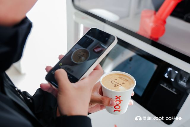 球首店启幕“6G+具身智能”赛道点燃引擎CQ9电子XBOT爱咖机器人咖啡7S全(图6) 球首店启幕“6G+具身智能”赛道点燃引擎CQ9电子XBOT爱咖机器人咖啡7S全(图6)