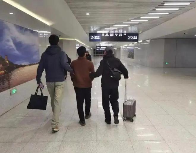 浆布满霉斑央视起底曝光很多人天天喝CQ9电子网站太恶心！原料挨旱厕糖(图5)